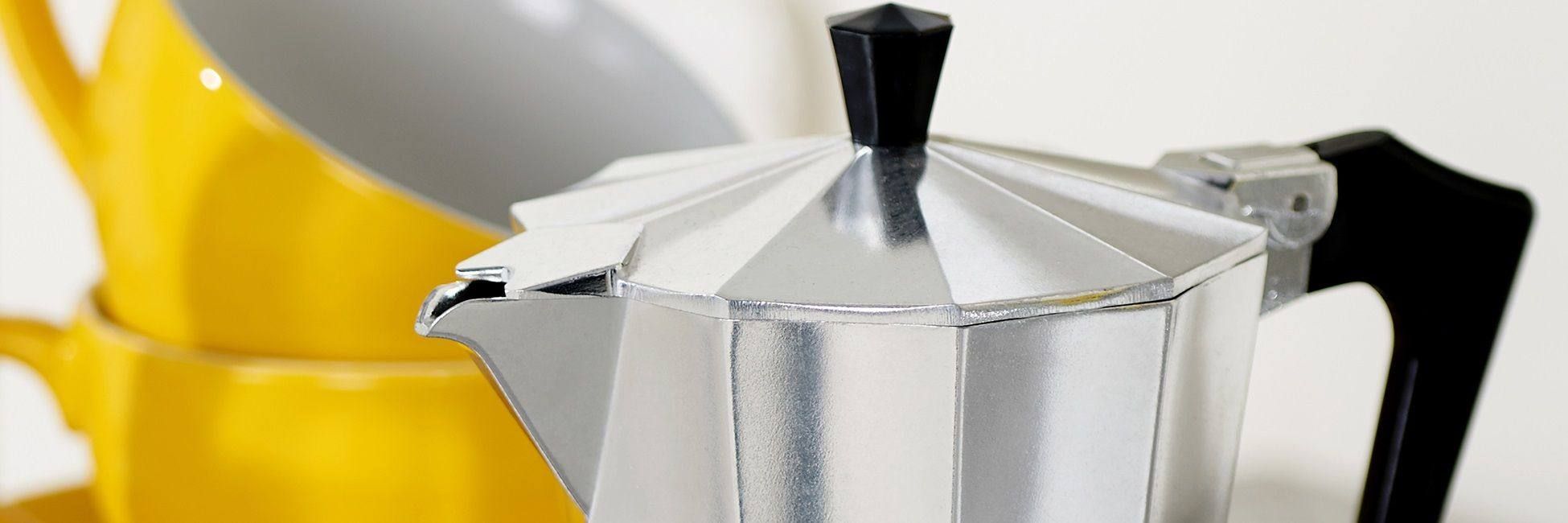 Як вибрати гейзерну кавоварку: варимо насичену каву по-італійськи