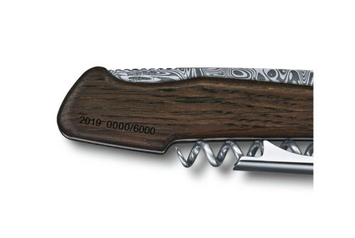 Многофункциональный нож VICTORINOX WINE MASTER Damast, 130 мм, 6 предметов, дуб, чехол (Lim.Ed.6000) (Vx09701.J19) - фото 6